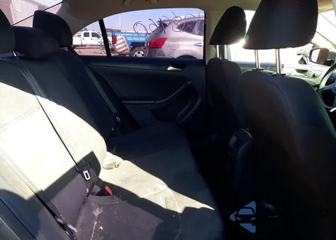 2014 Volkswagen Jetta Base z USA, uszkodzony, nr VIN 3VW2K7AJ1EM305561